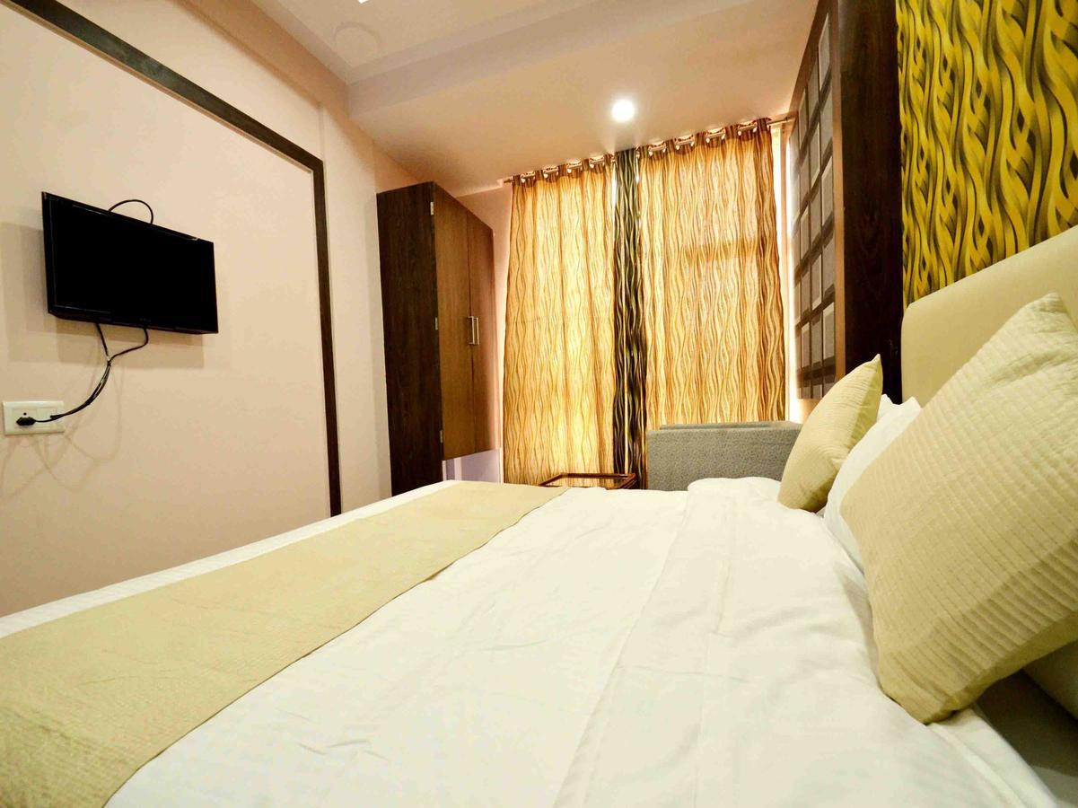 Oyo 2403 Hotel Aamantran Avenue Удджайн Екстер'єр фото