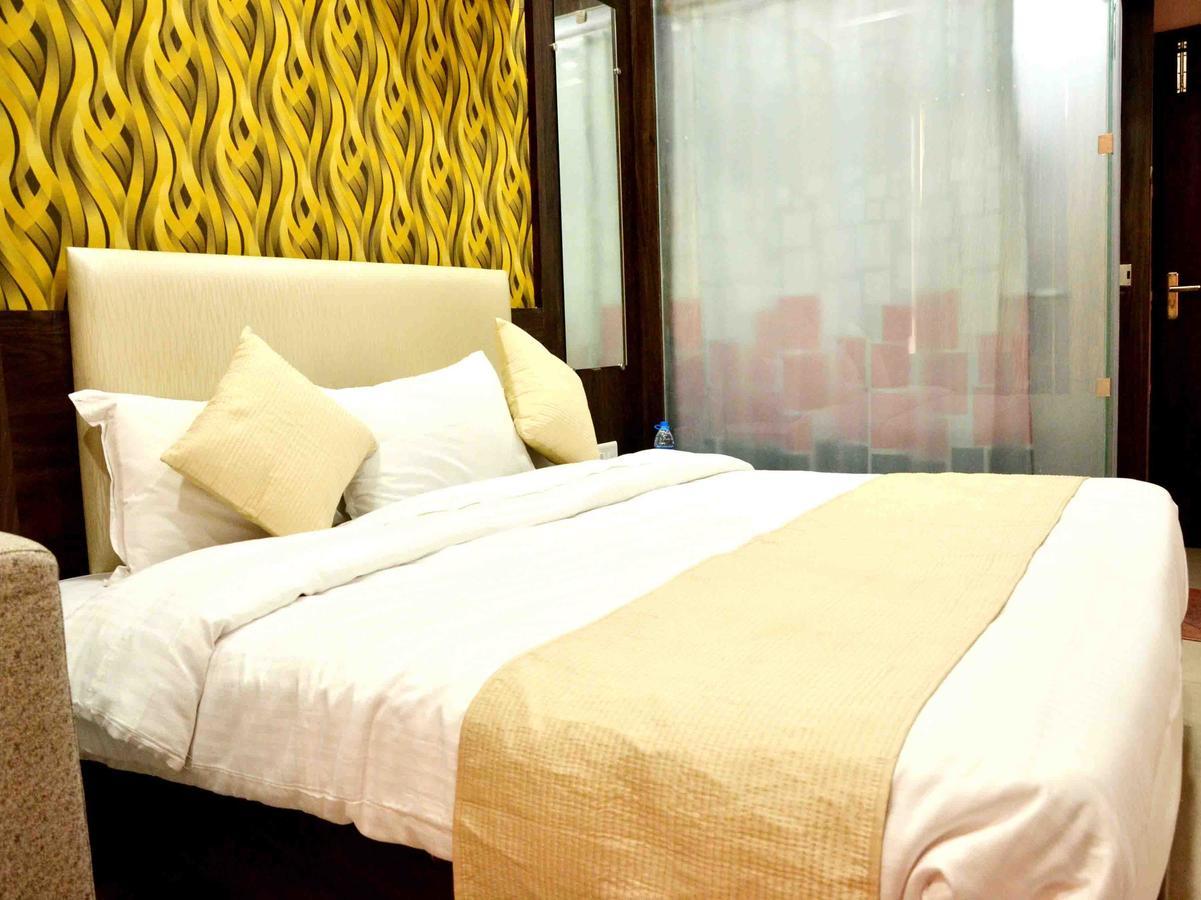 Oyo 2403 Hotel Aamantran Avenue Удджайн Екстер'єр фото