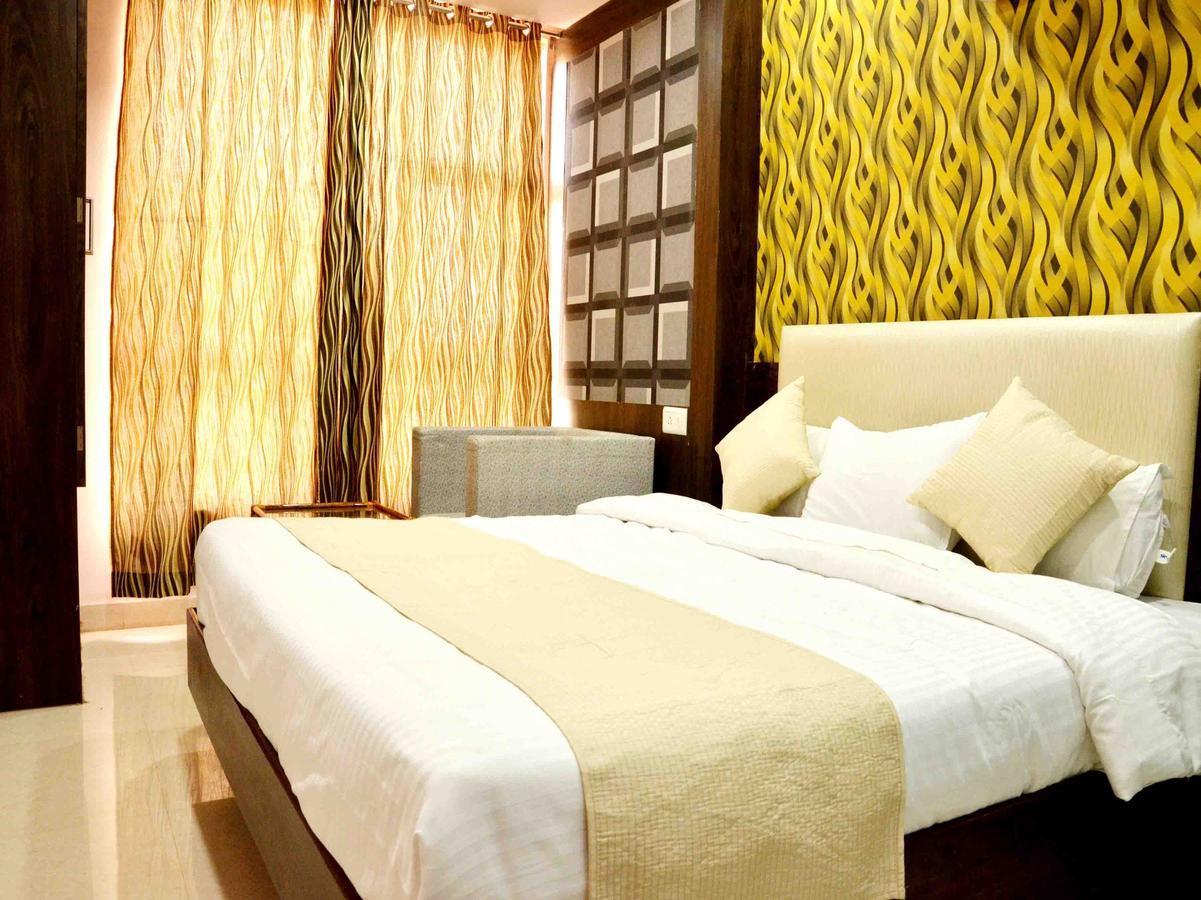 Oyo 2403 Hotel Aamantran Avenue Удджайн Екстер'єр фото