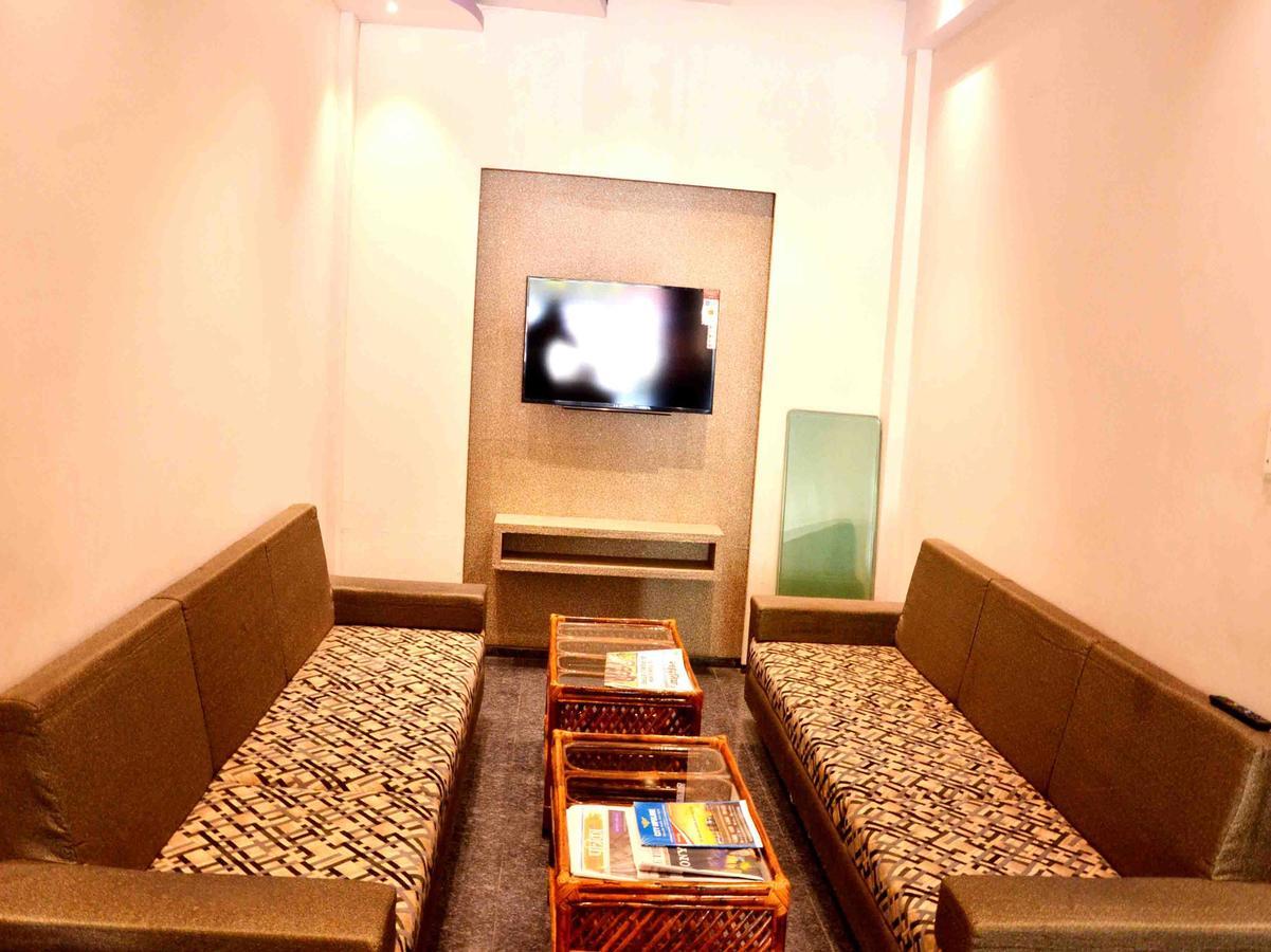 Oyo 2403 Hotel Aamantran Avenue Удджайн Екстер'єр фото