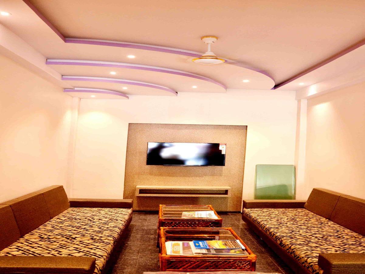 Oyo 2403 Hotel Aamantran Avenue Удджайн Екстер'єр фото